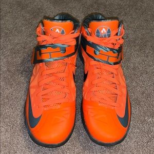 Nike LeBron James Zoom Soldier VI